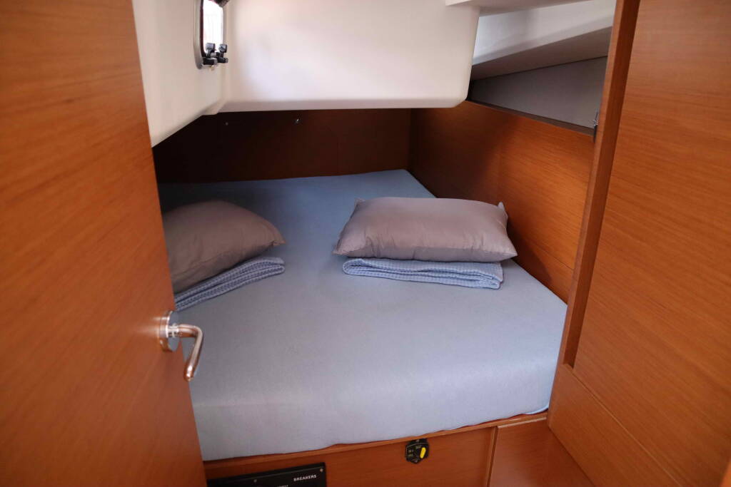 Sailing yacht Sun Odyssey 440 ECONOMY