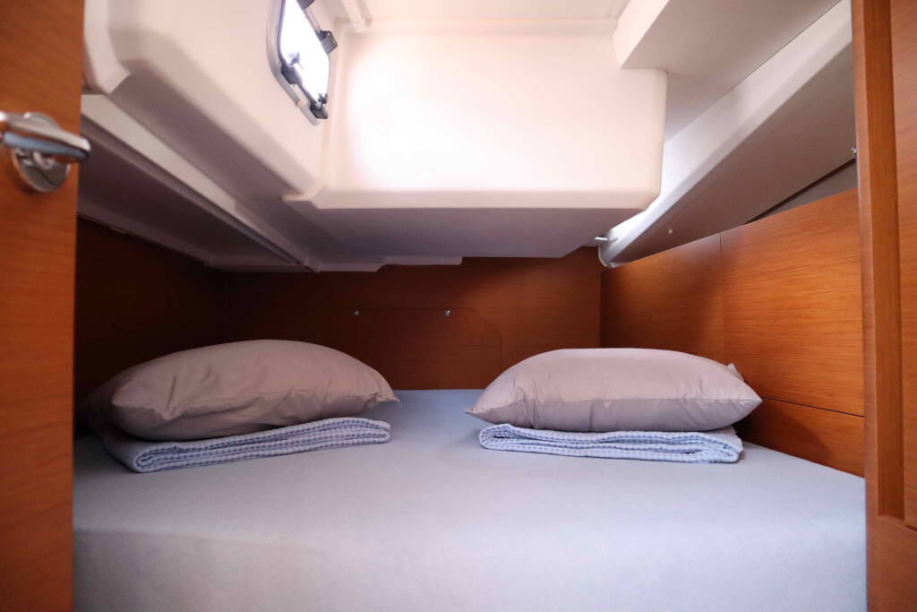 Sailing yacht Sun Odyssey 440 ECONOMY