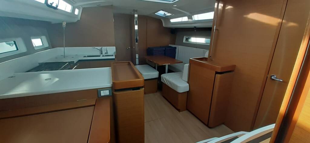 Sailing yacht Sun Odyssey 440 ECONOMY