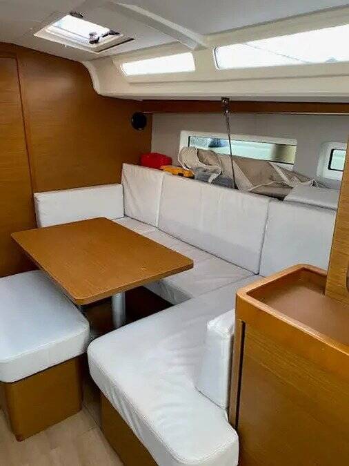 Sailing yacht Sun Odyssey 440 Goji Berry