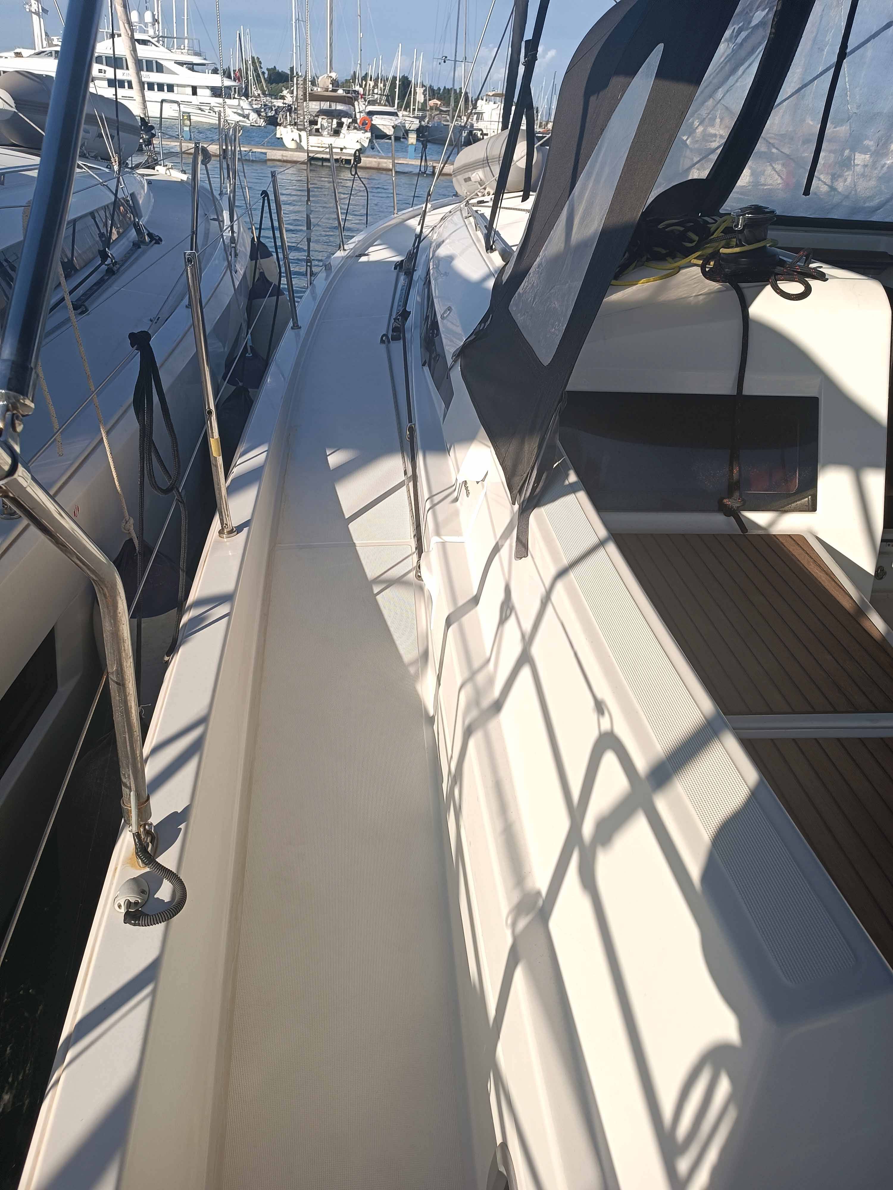 Sailing yacht Sun Odyssey 440 ECONOMY