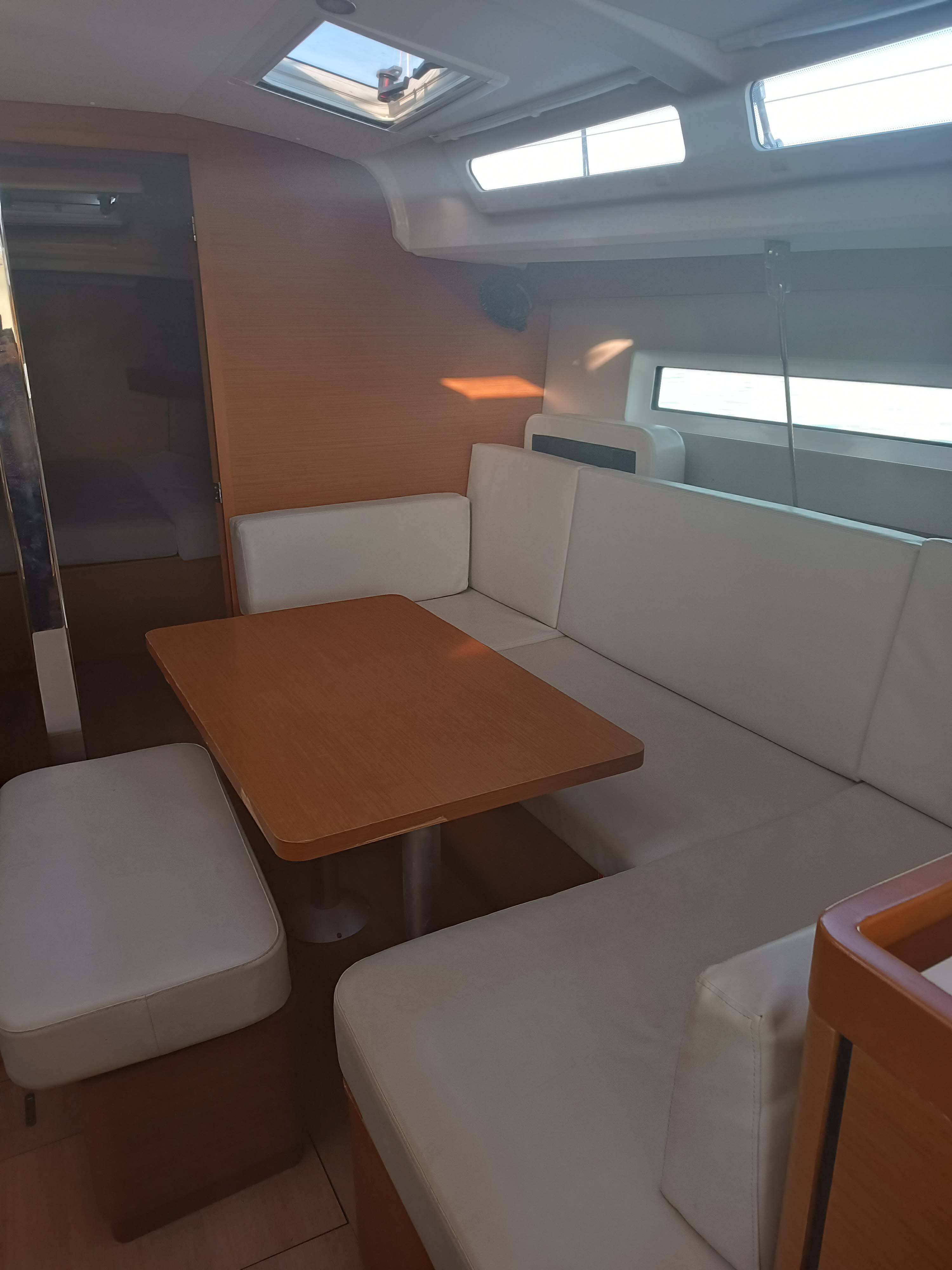 Sailing yacht Sun Odyssey 440 ECONOMY
