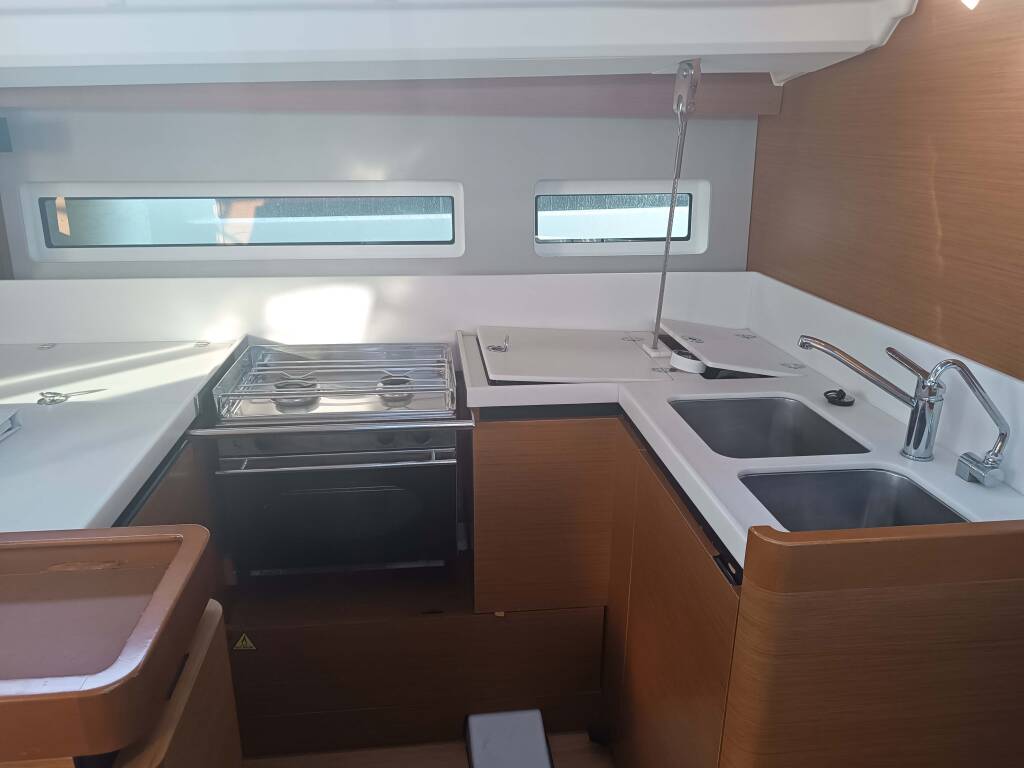 Sailing yacht Sun Odyssey 440 ECONOMY