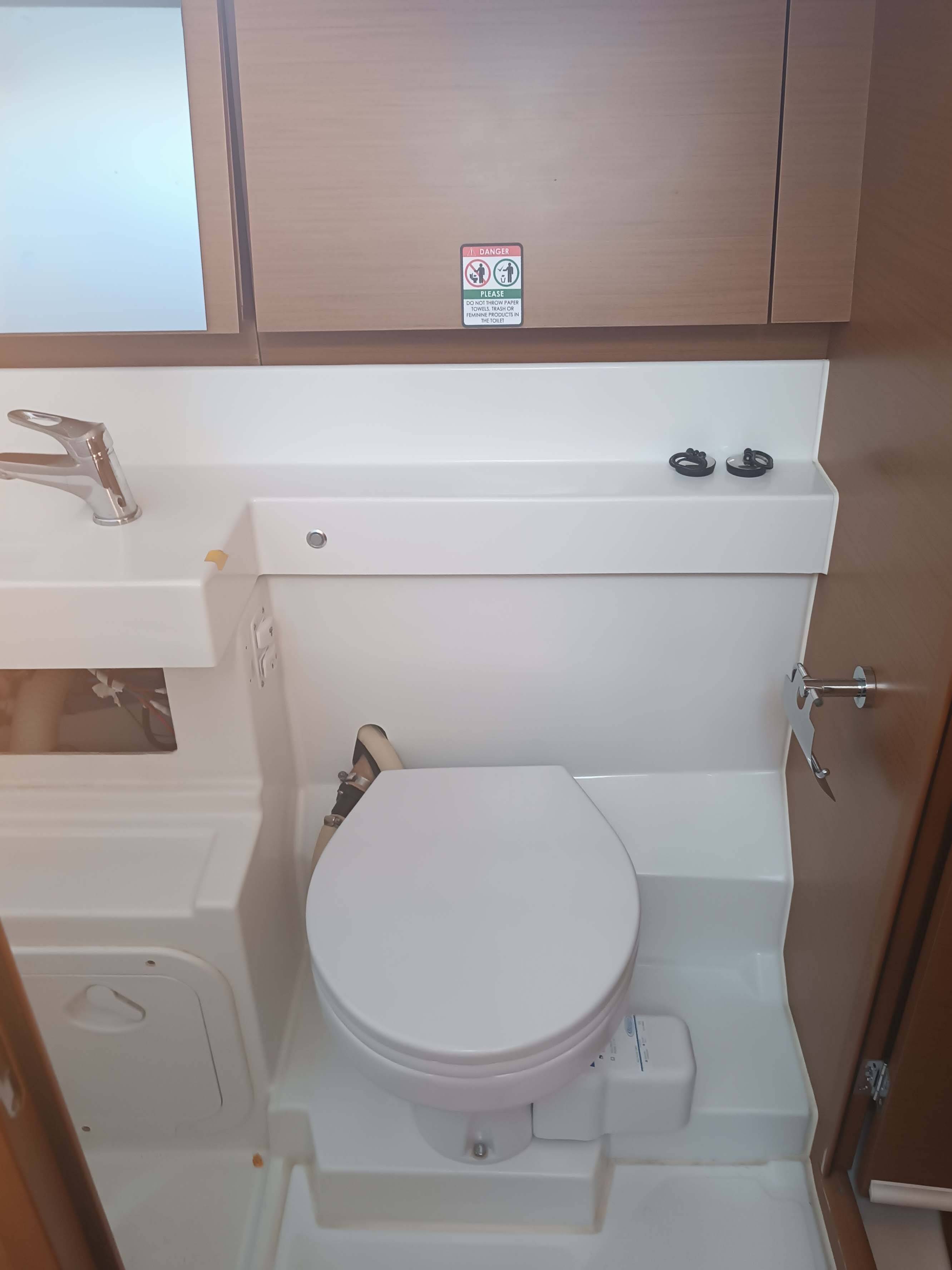 Sailing yacht Sun Odyssey 440 ECONOMY