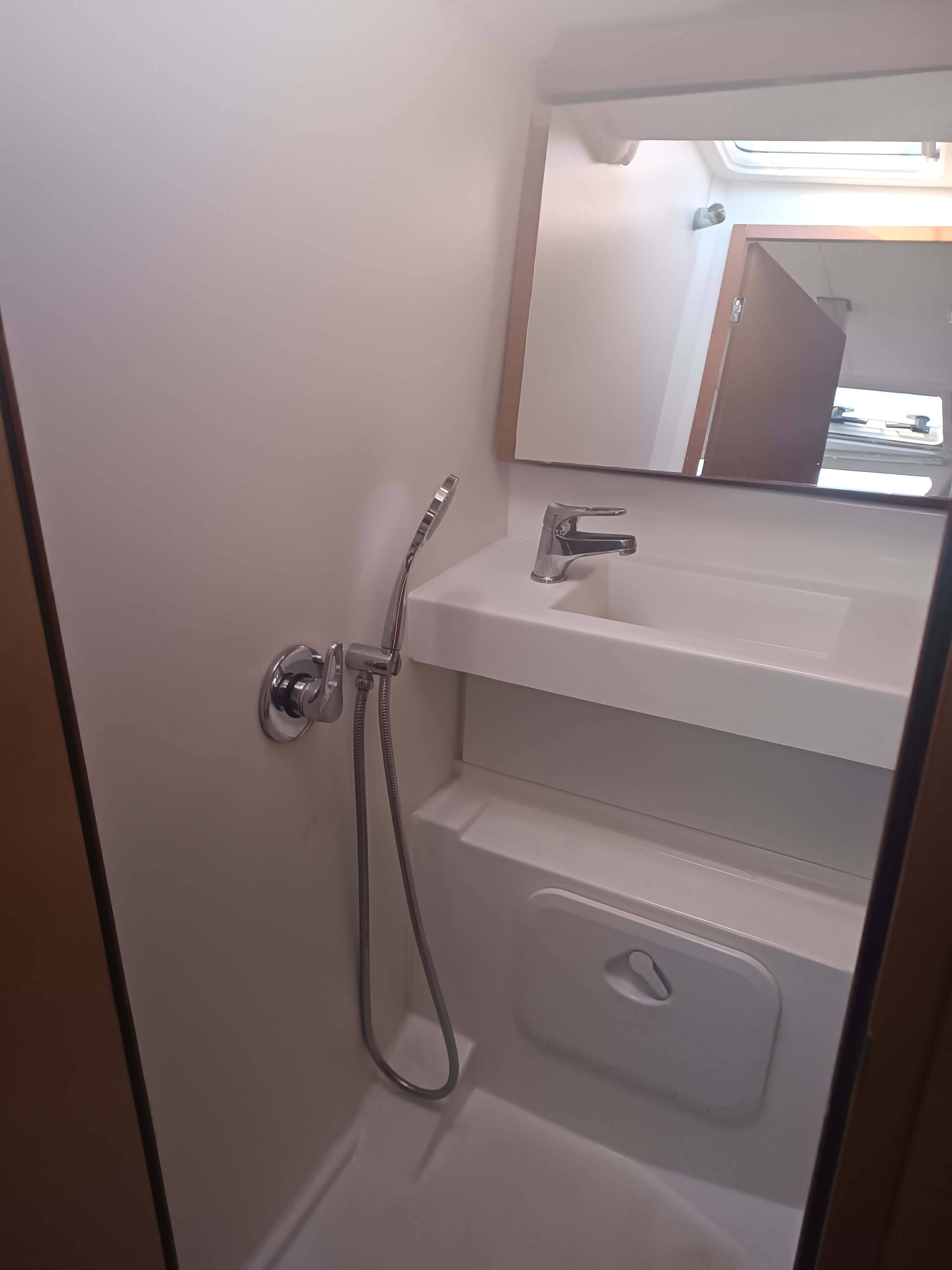 Sailing yacht Sun Odyssey 440 ECONOMY