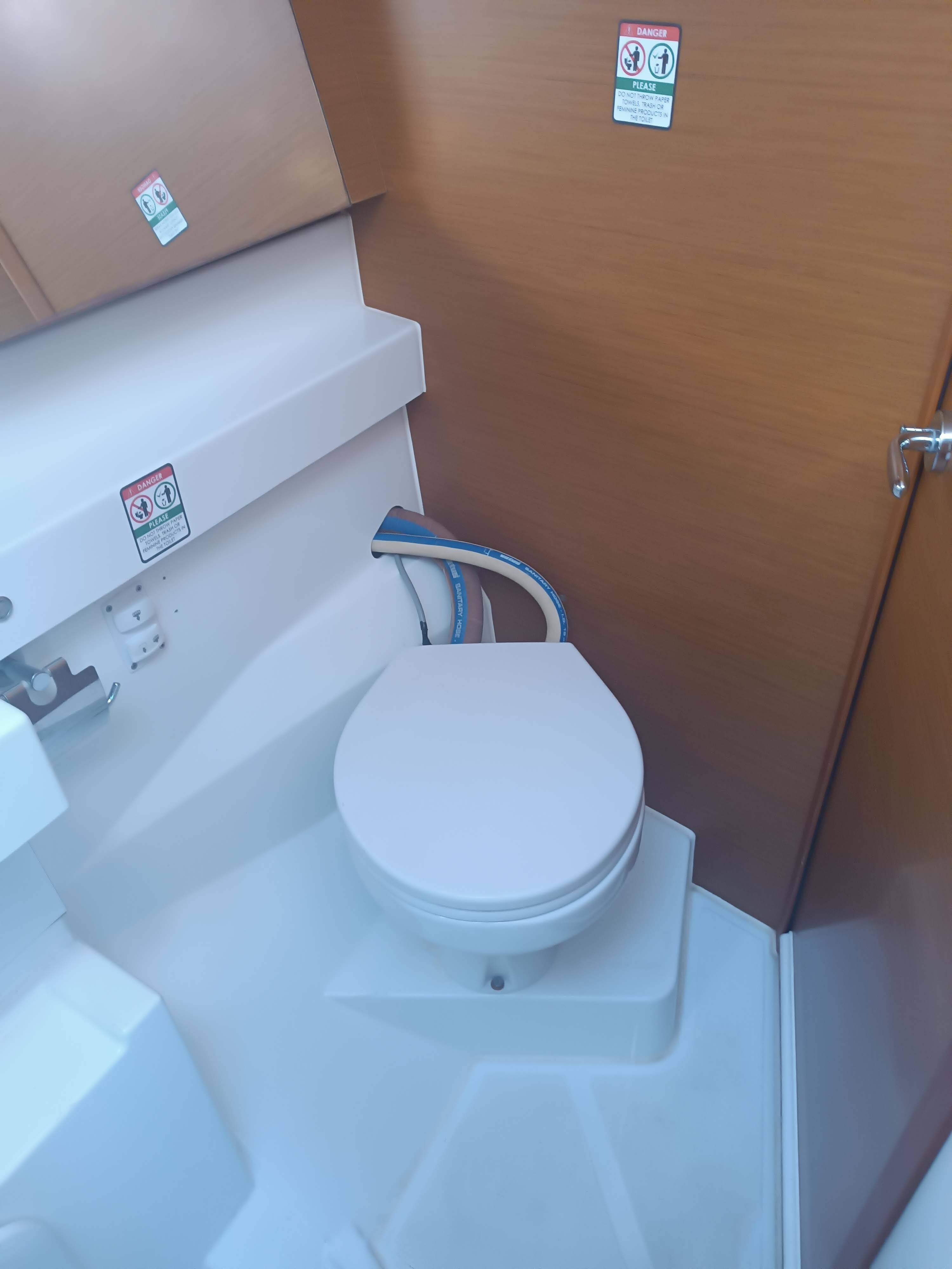 Sailing yacht Sun Odyssey 440 ECONOMY