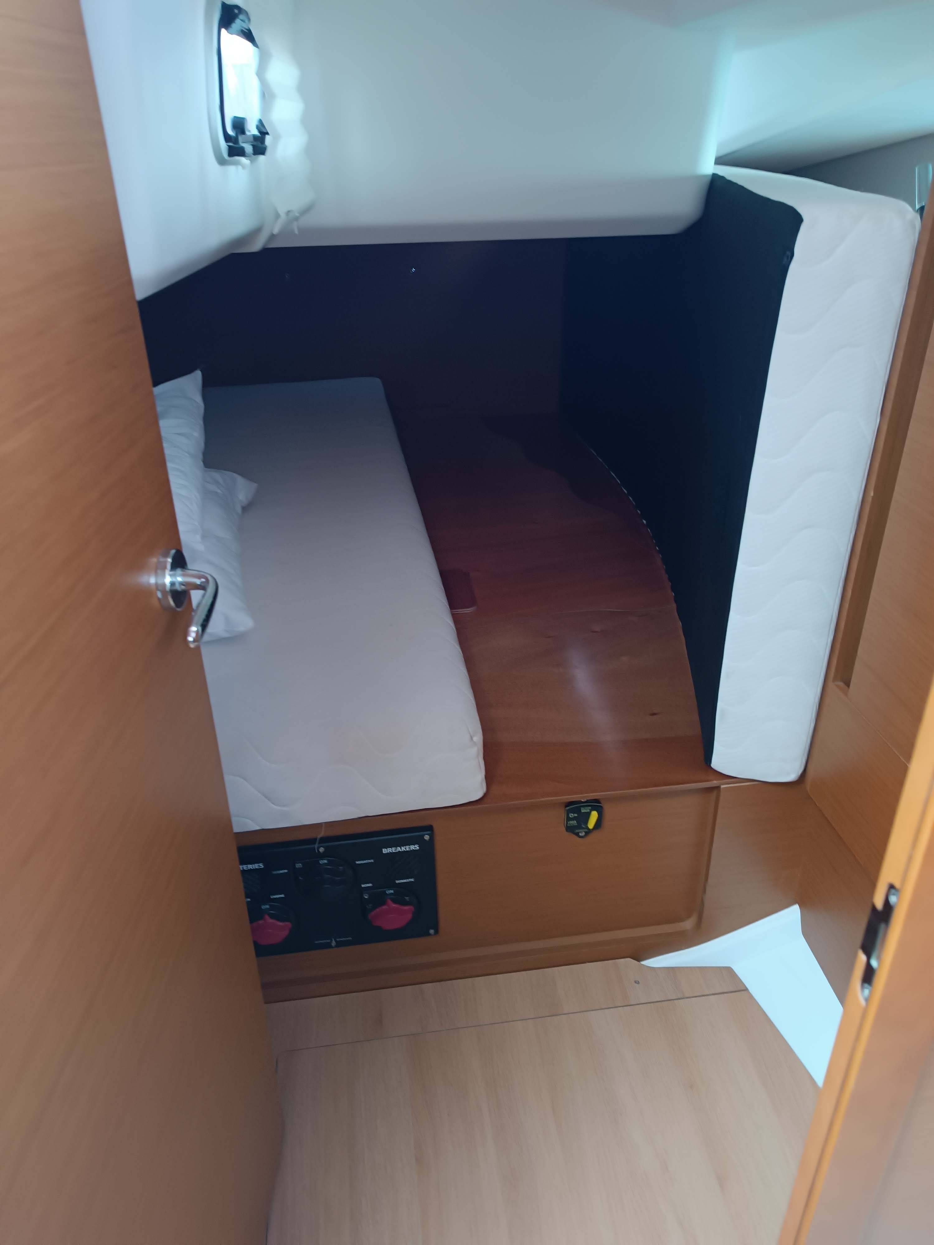 Sailing yacht Sun Odyssey 440 ECONOMY