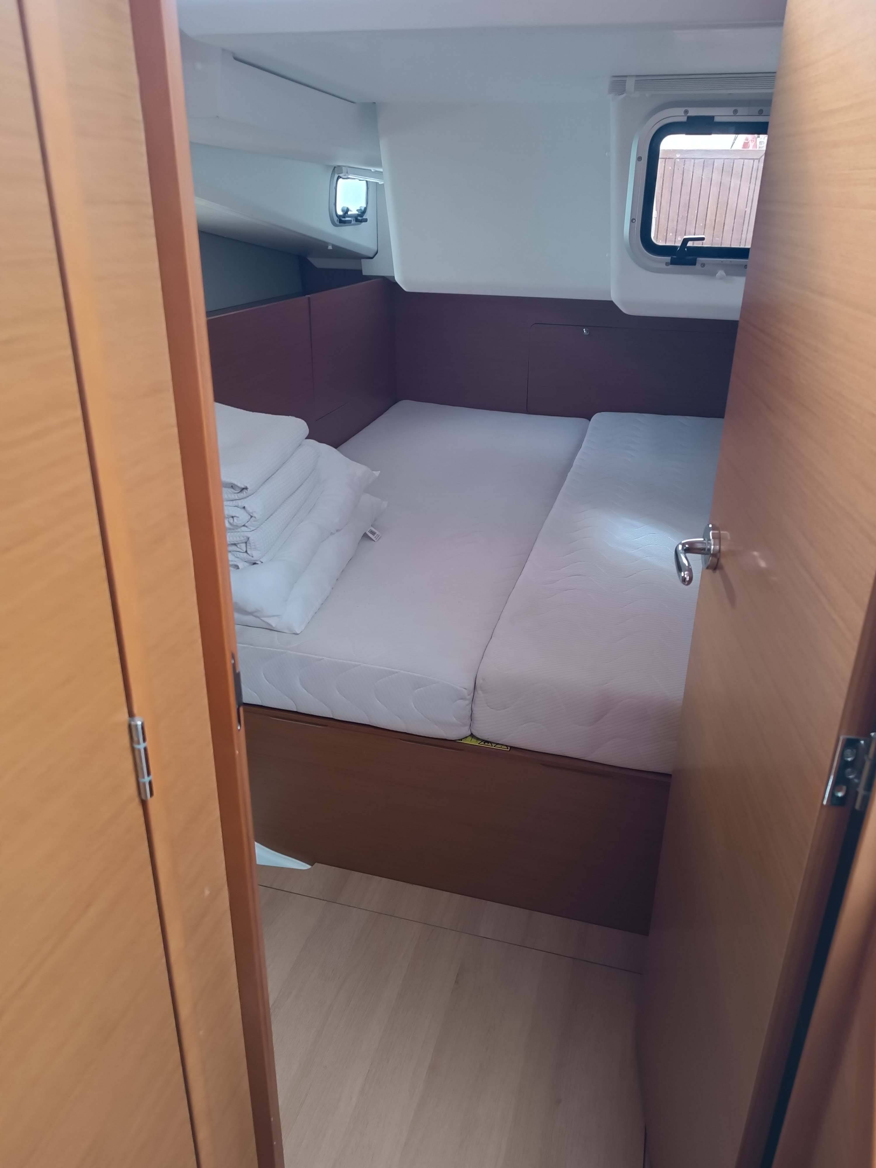 Sailing yacht Sun Odyssey 440 ECONOMY