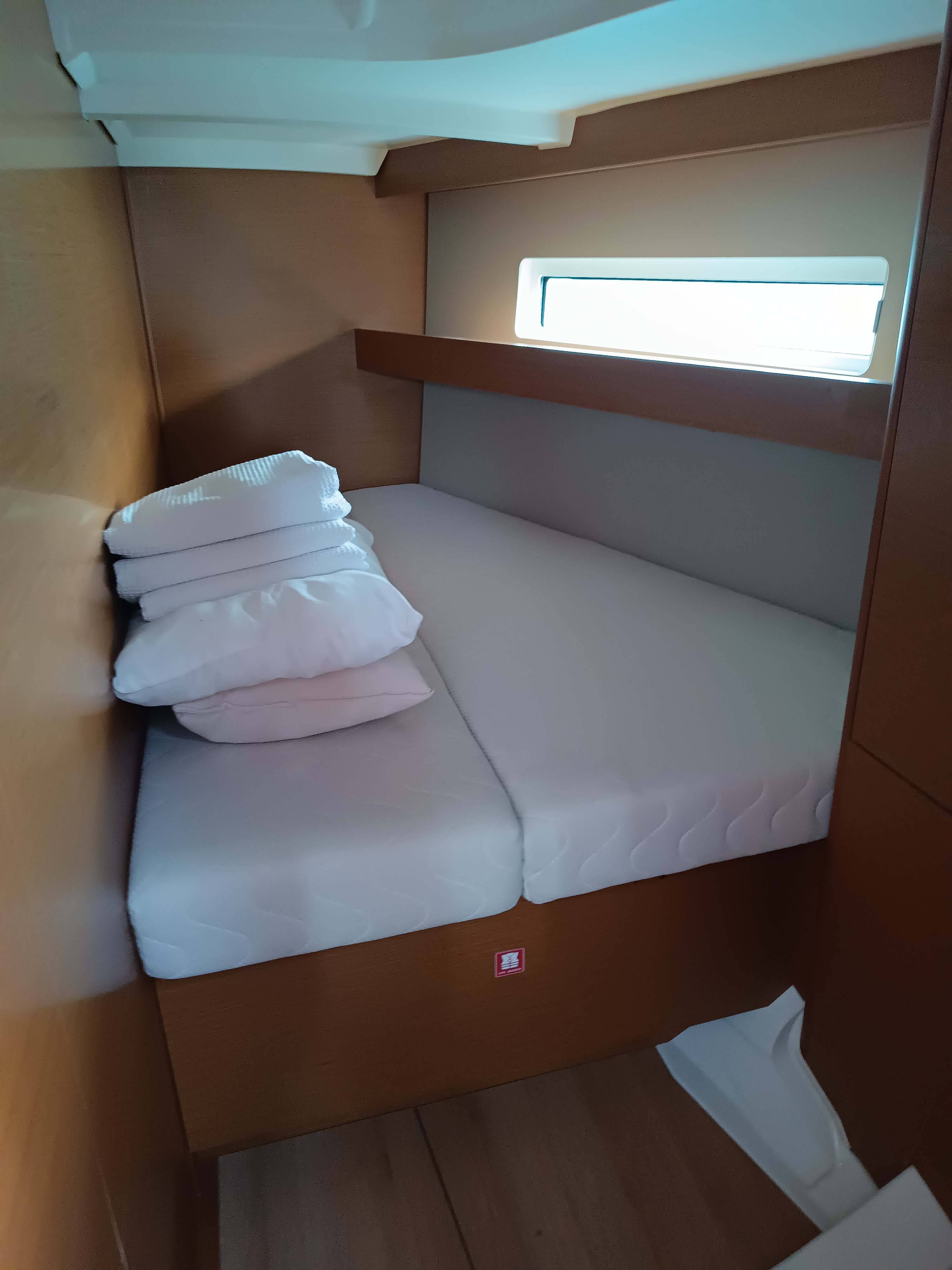 Sailing yacht Sun Odyssey 440 ECONOMY