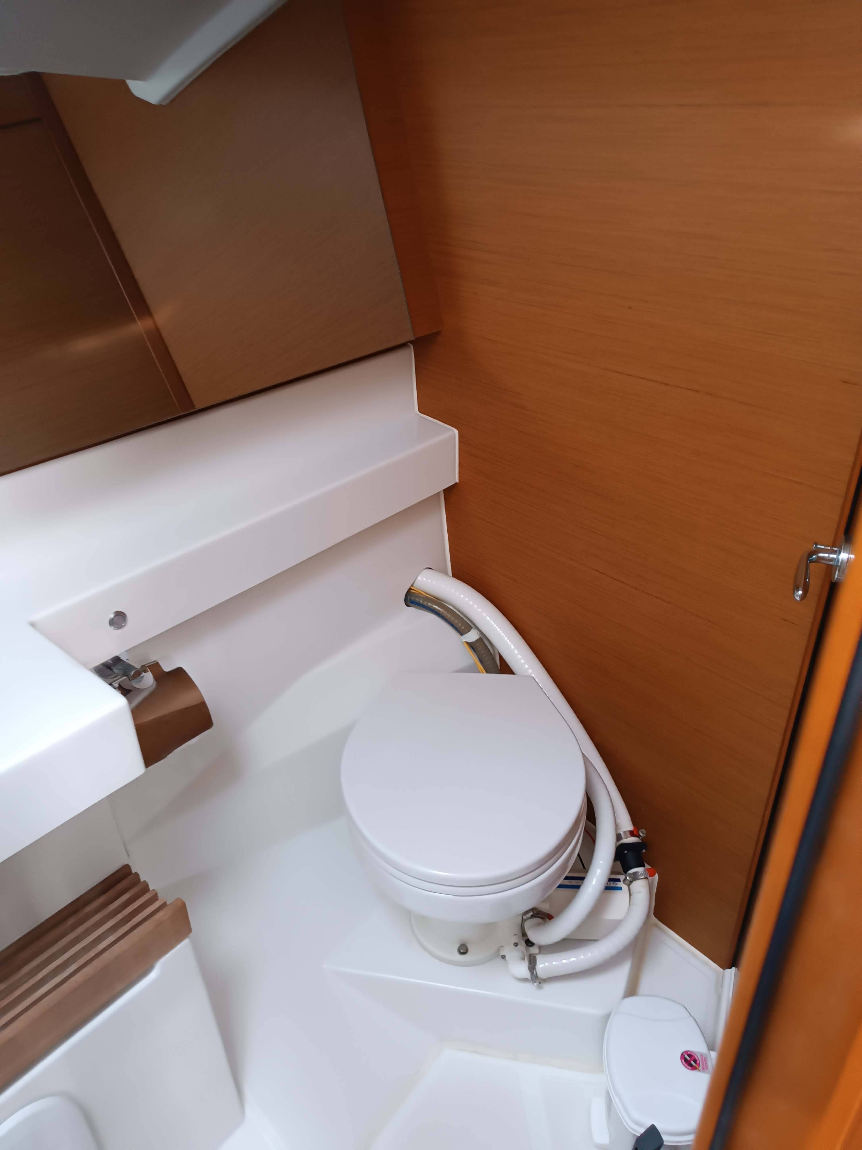 Sailing yacht Sun Odyssey 440 ECONOMY