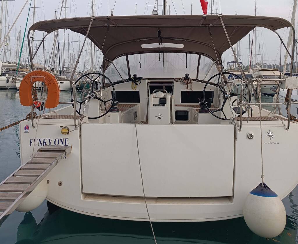 Sailing yacht Sun Odyssey 440 ECONOMY
