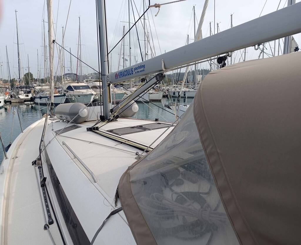 Sailing yacht Sun Odyssey 440 Funky One