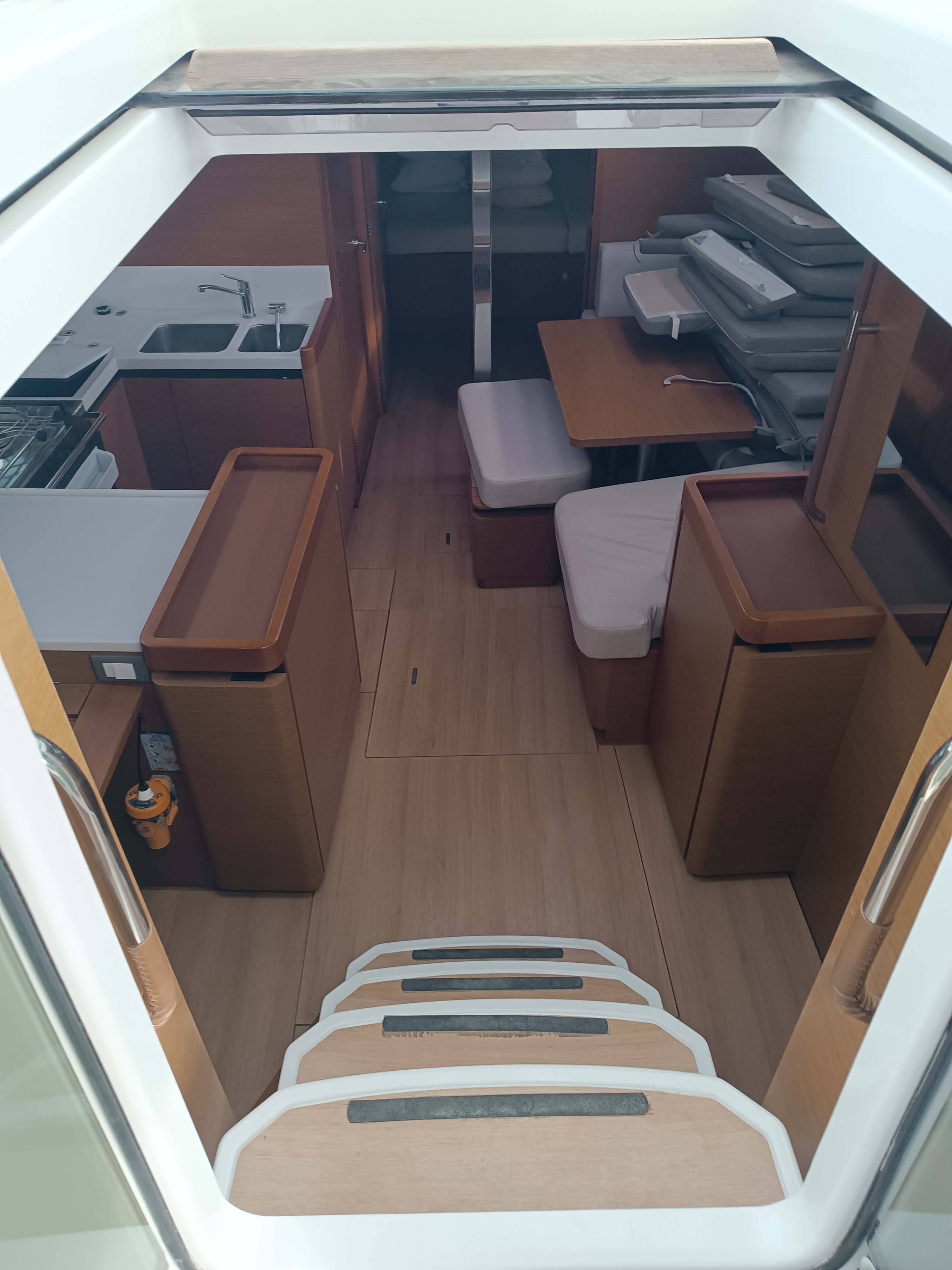 Sailing yacht Sun Odyssey 440 Funky One
