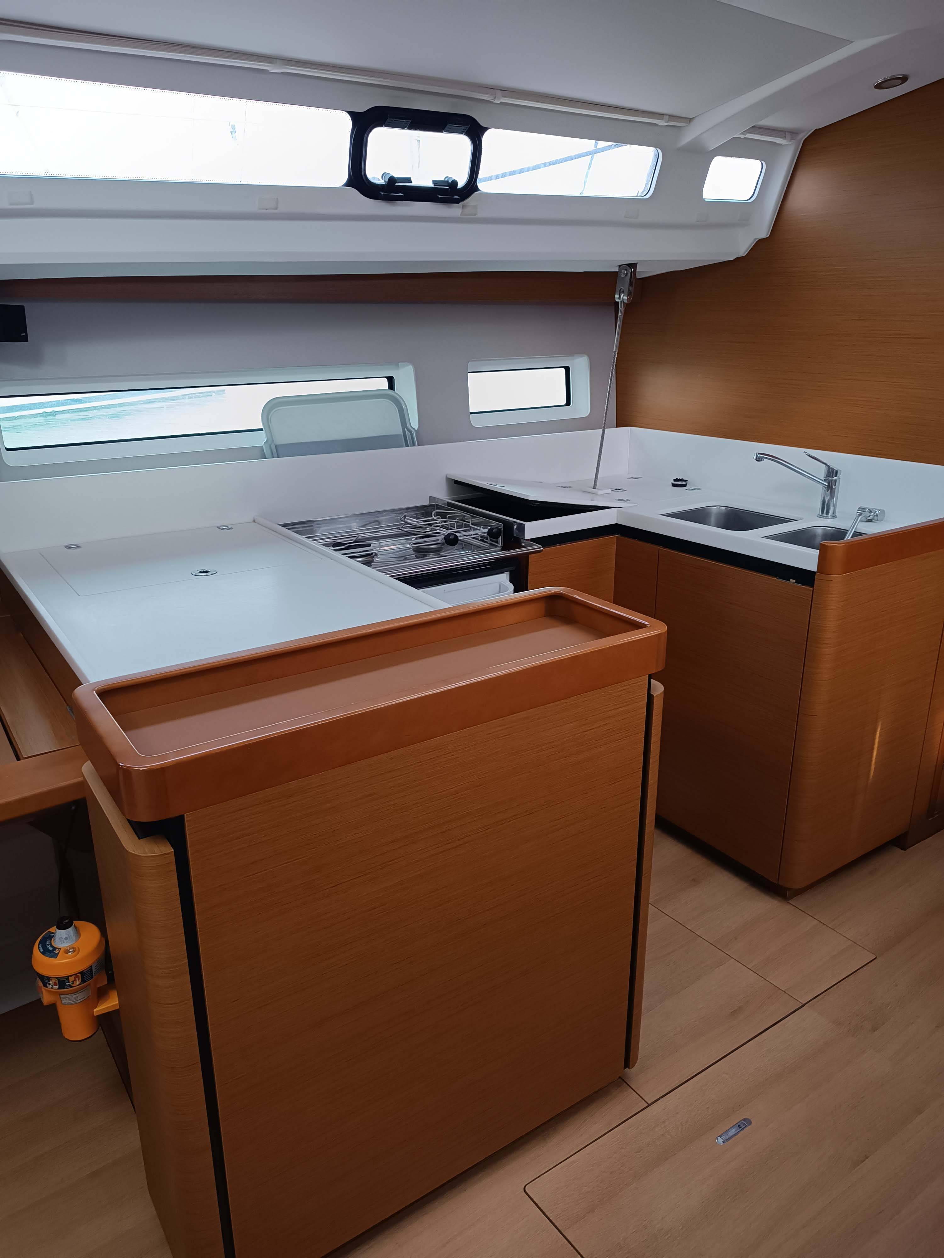 Sailing yacht Sun Odyssey 440 Funky One