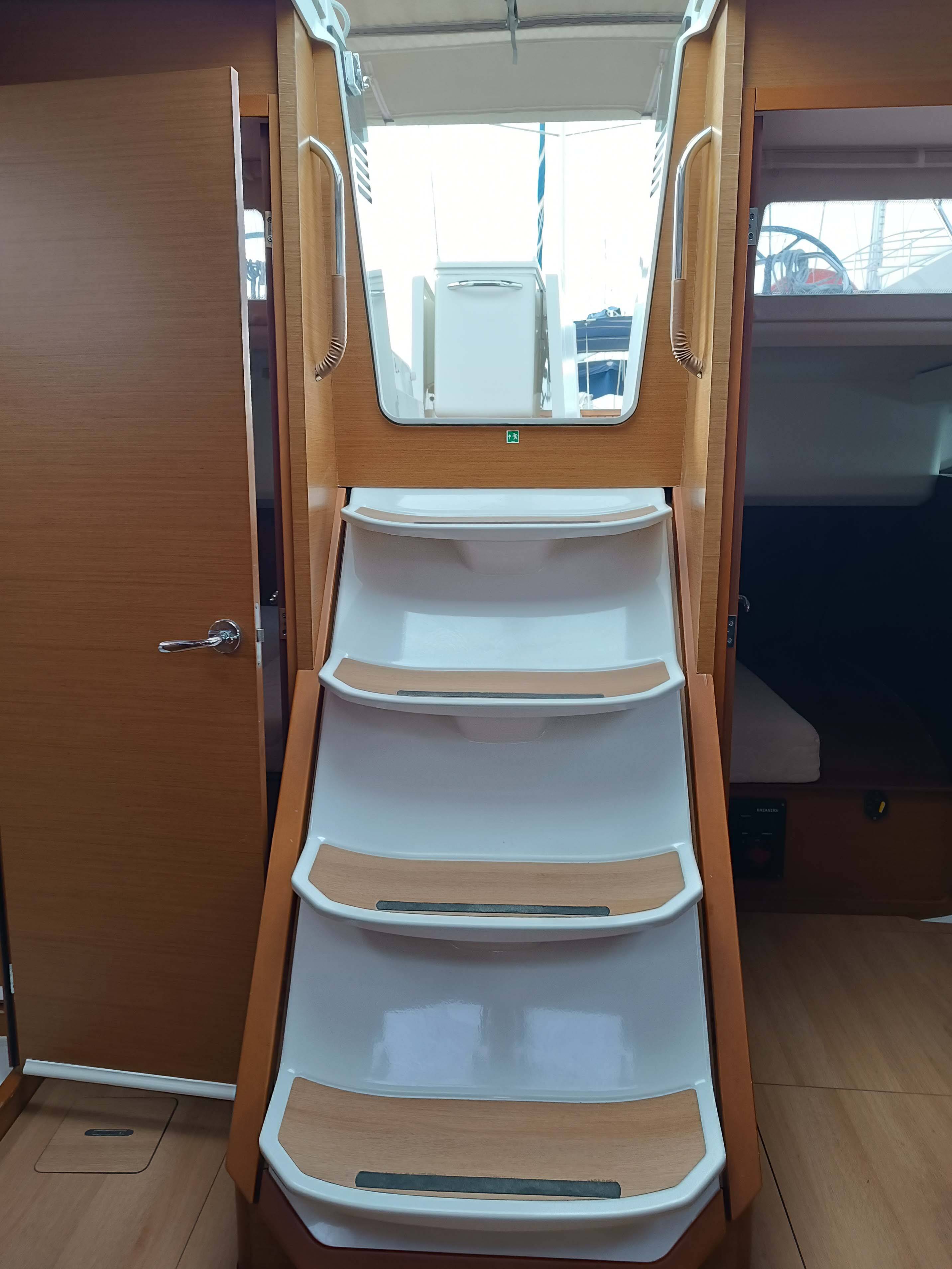 Sailing yacht Sun Odyssey 440 Funky One