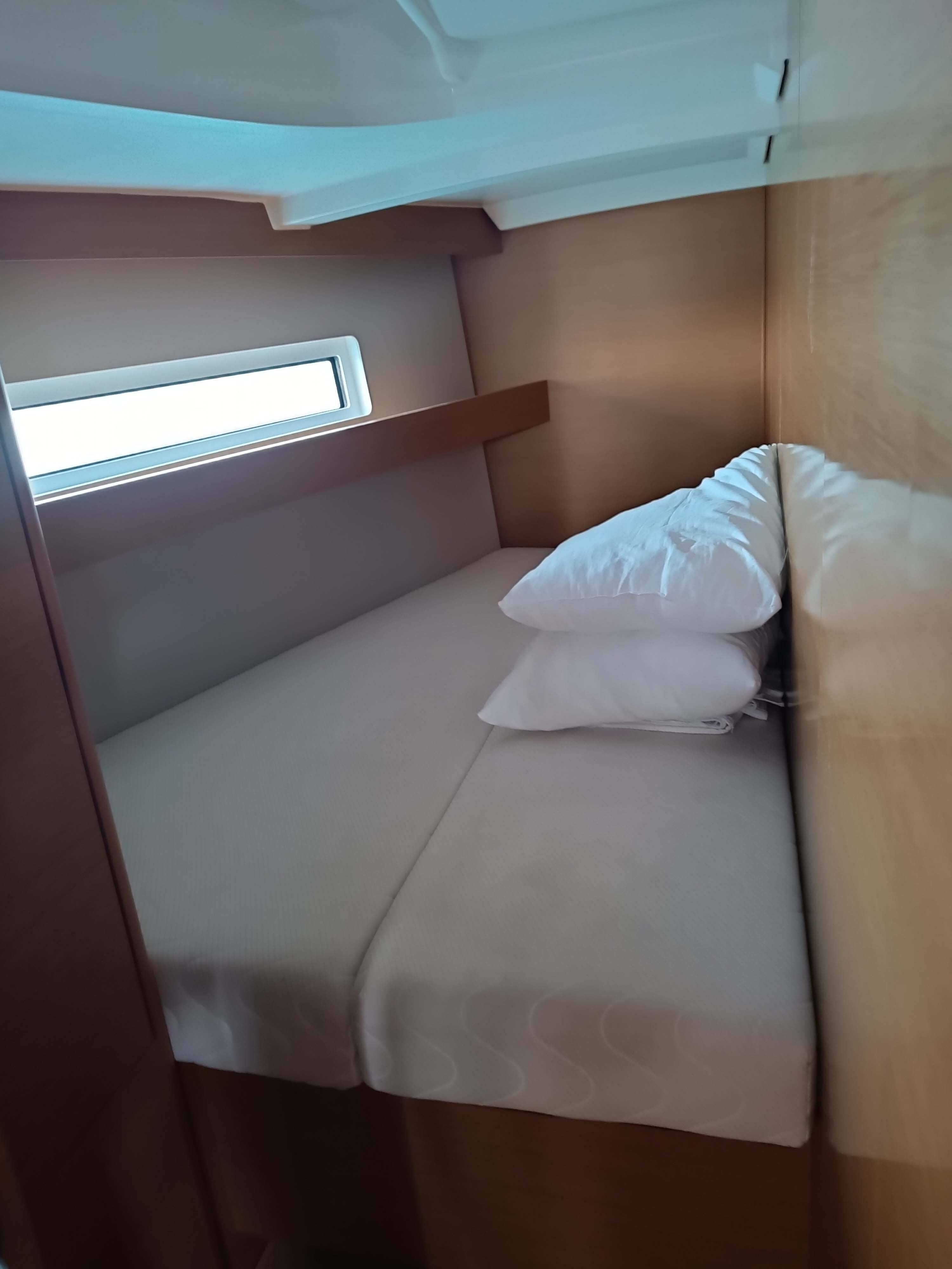 Sailing yacht Sun Odyssey 440 Funky One