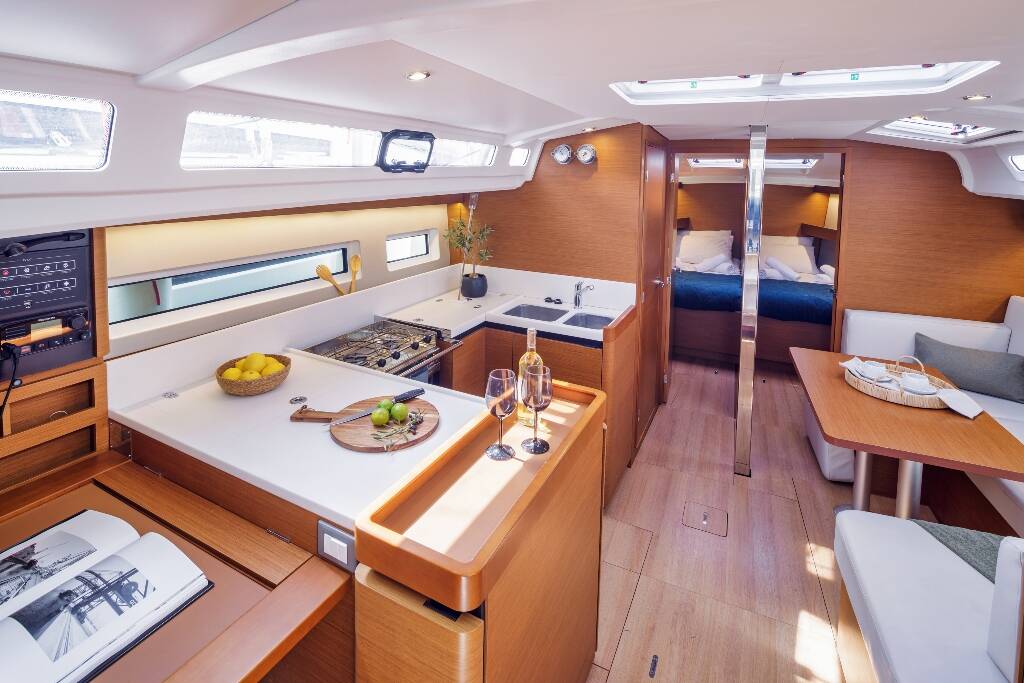 Sailing yacht Sun Odyssey 440 