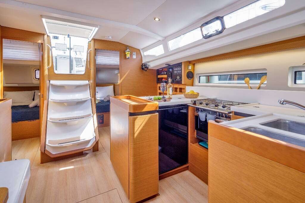 Sailing yacht Sun Odyssey 440 