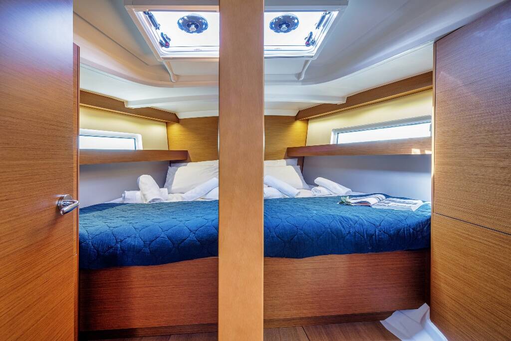 Sailing yacht Sun Odyssey 440 