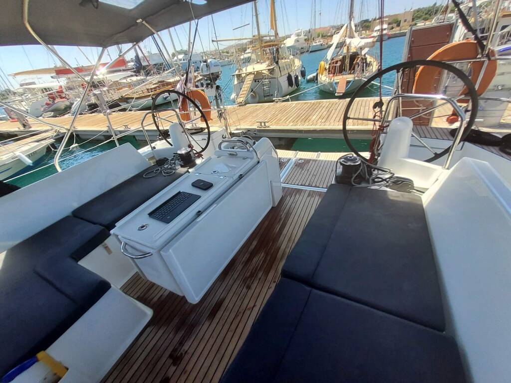 Sailing yacht Sun Odyssey 440 ECONOMY
