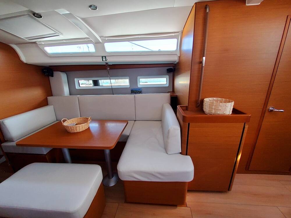 Sailing yacht Sun Odyssey 440 ECONOMY