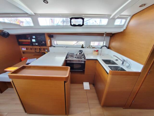 Sailing yacht Sun Odyssey 440 ECONOMY