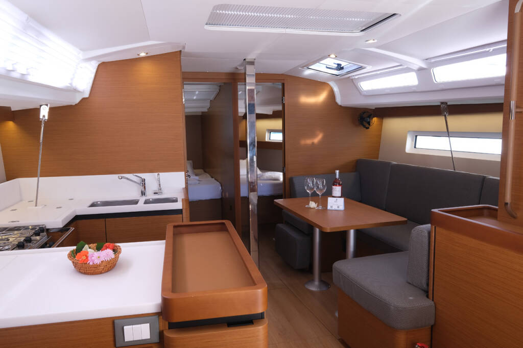 Sailing yacht Sun Odyssey 440 Roma