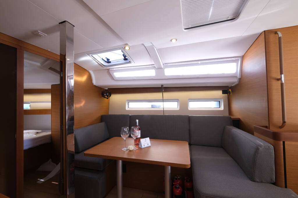 Sailing yacht Sun Odyssey 440 Roma