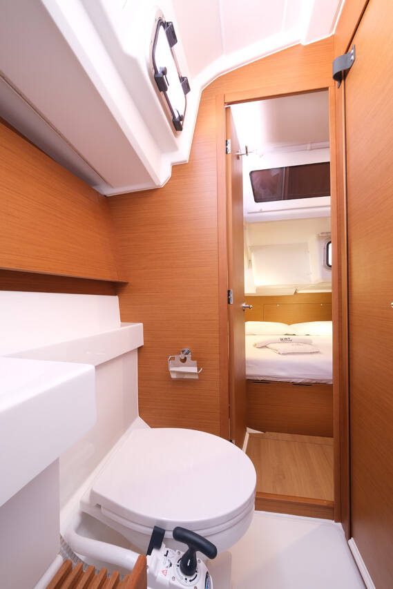 Sailing yacht Sun Odyssey 440 Roma