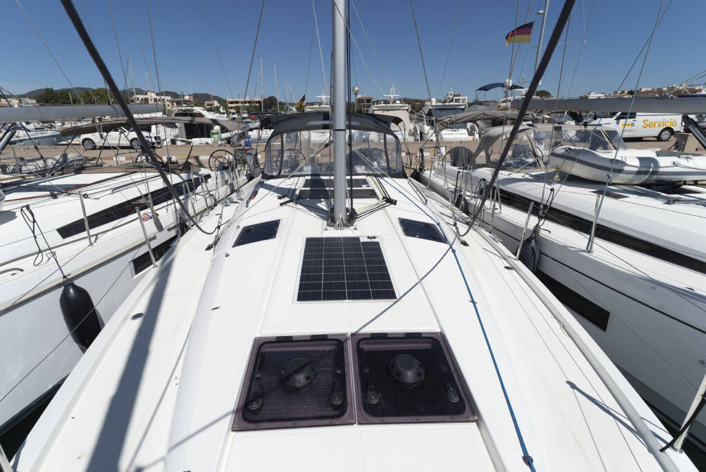 Sailing yacht Sun Odyssey 440 free elli