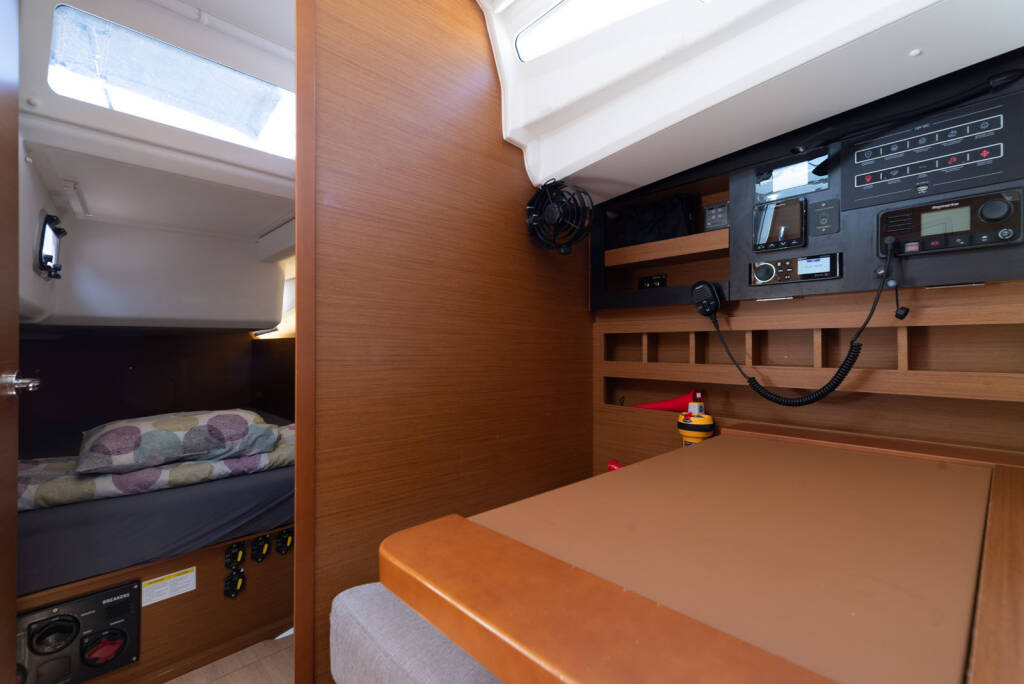 Sailing yacht Sun Odyssey 440 free elli