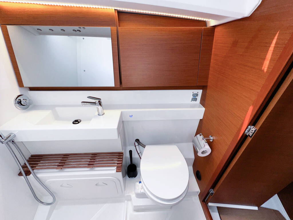 Sailing yacht Sun Odyssey 440 free elli