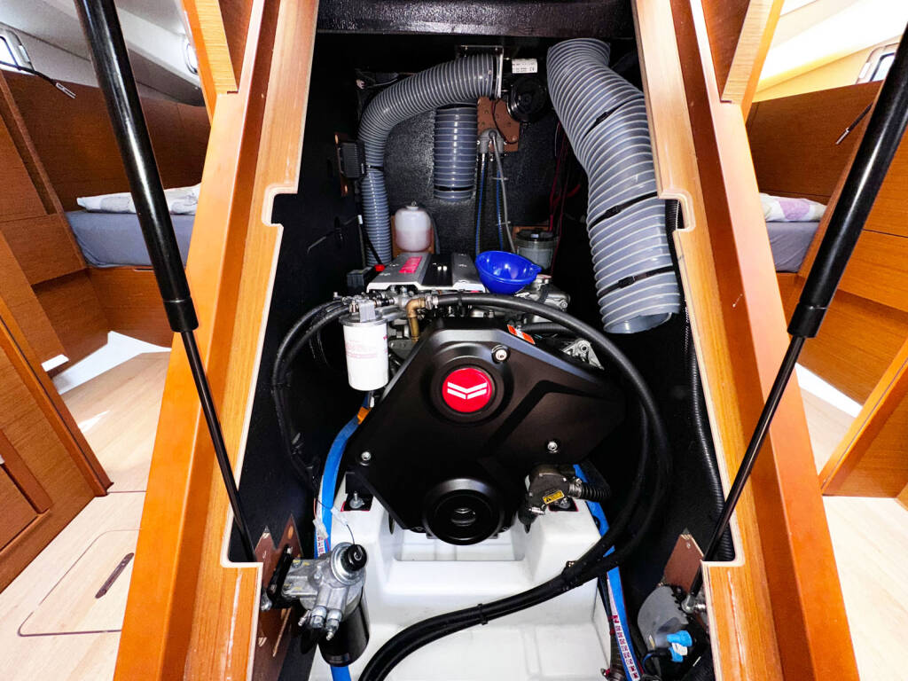 Sailing yacht Sun Odyssey 440 free elli
