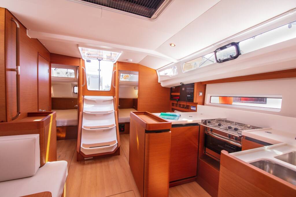 Sailing yacht Sun Odyssey 440 White Rabbit