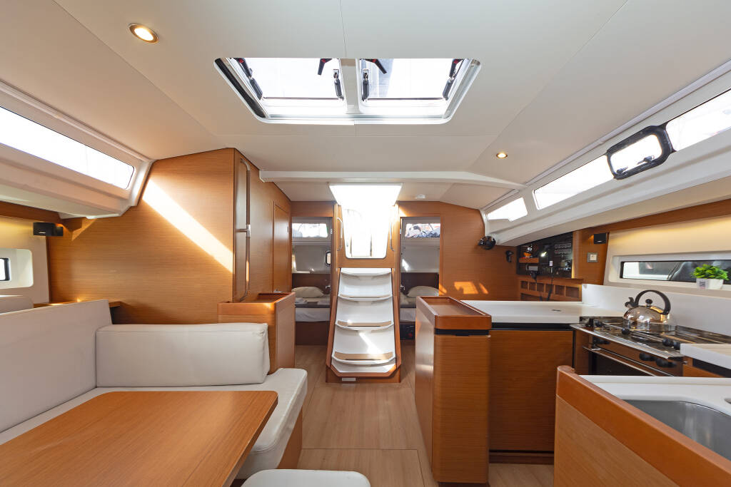 Sailing yacht Sun Odyssey 440 JOLLY ROGER