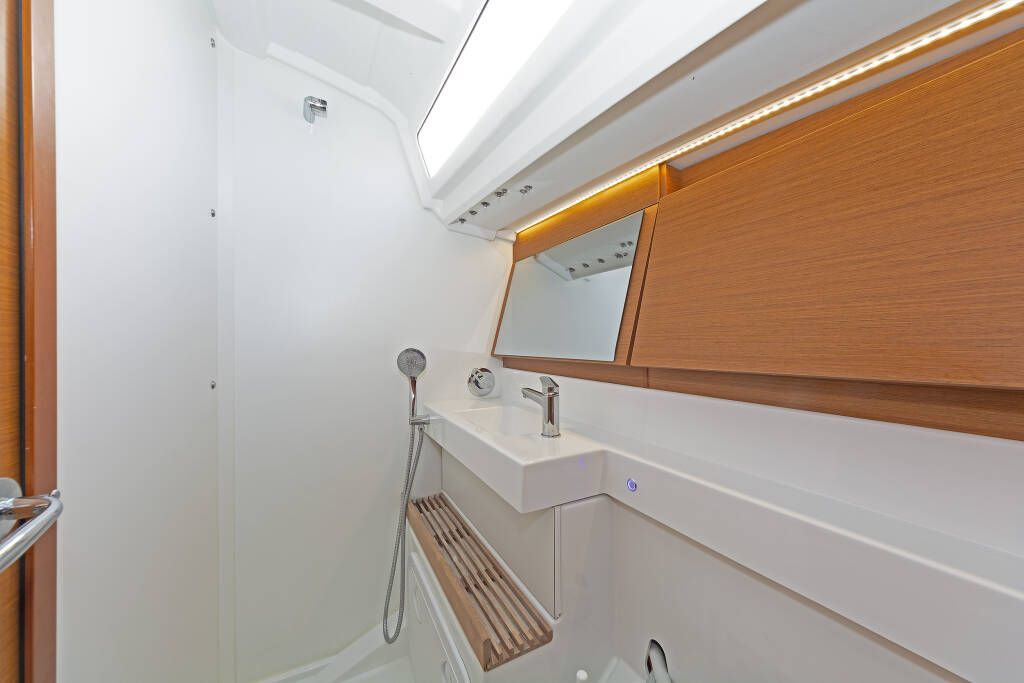Sailing yacht Sun Odyssey 440 JOLLY ROGER