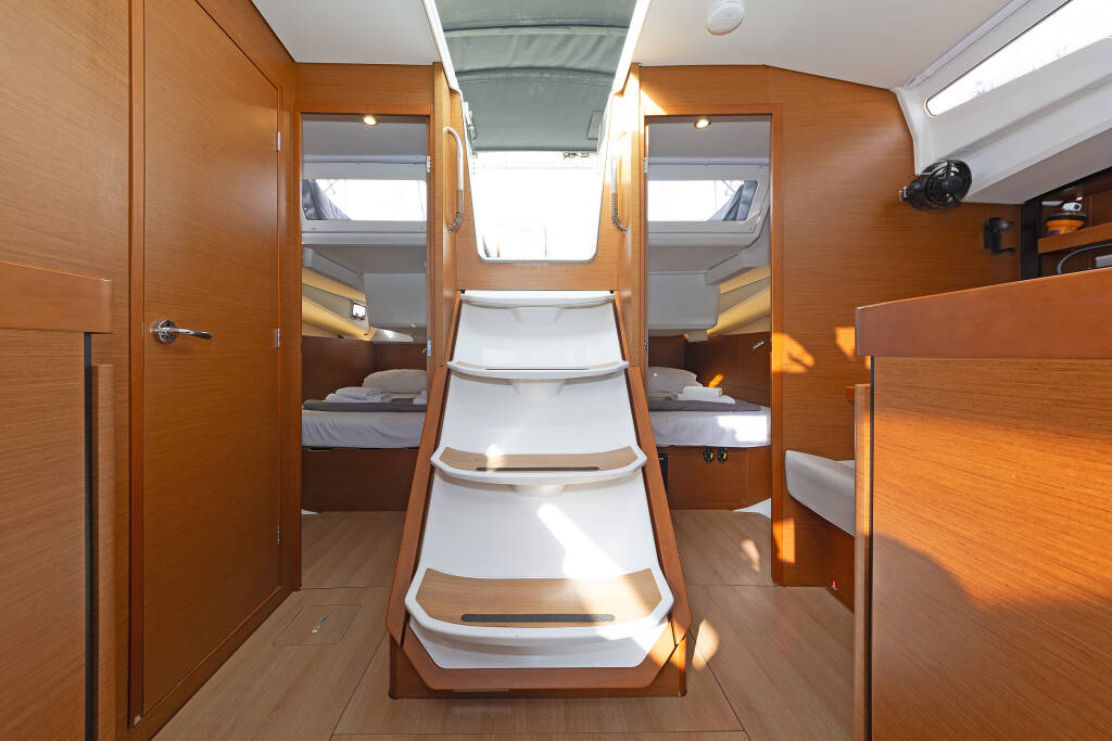 Sailing yacht Sun Odyssey 440 JOLLY ROGER