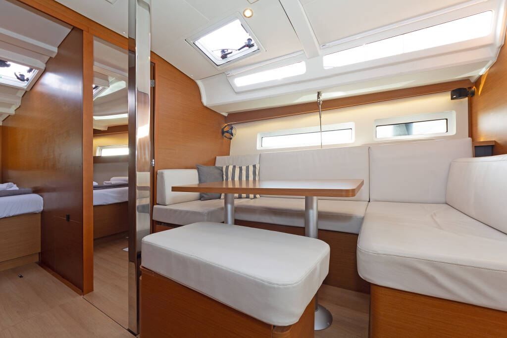 Sailing yacht Sun Odyssey 440 JOLLY ROGER