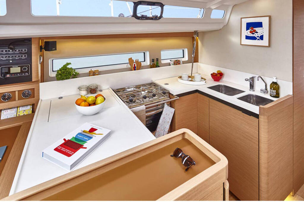 Sailing yacht Sun Odyssey 440 Scorpio