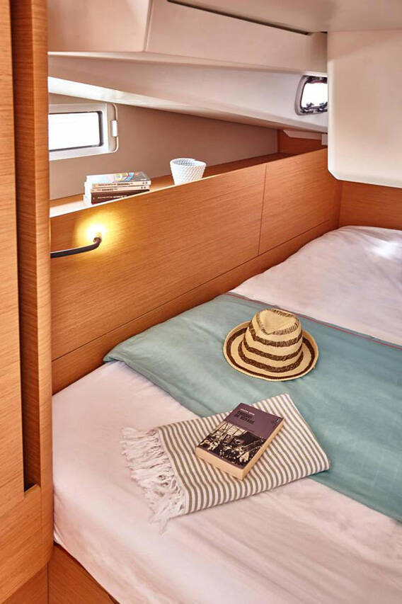 Sailing yacht Sun Odyssey 440 Scorpio