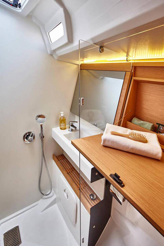 Sailing yacht Sun Odyssey 440 Scorpio