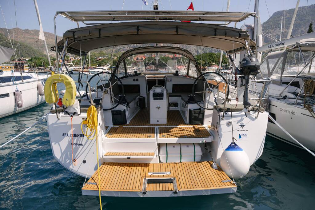 Sailing yacht Sun Odyssey 440 Sea Friends