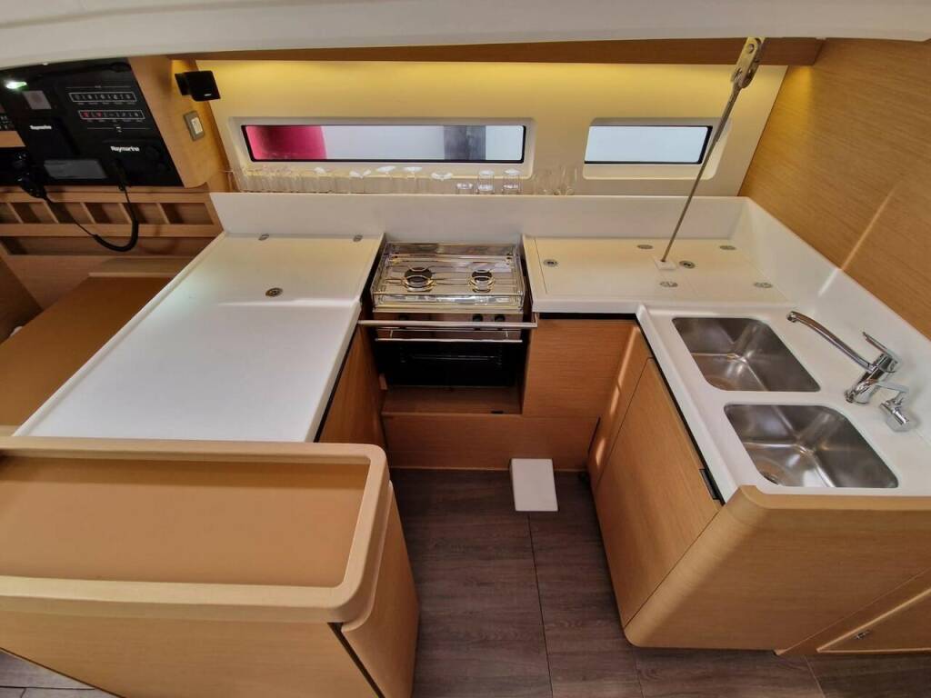 Sailing yacht Sun Odyssey 440 Koala II