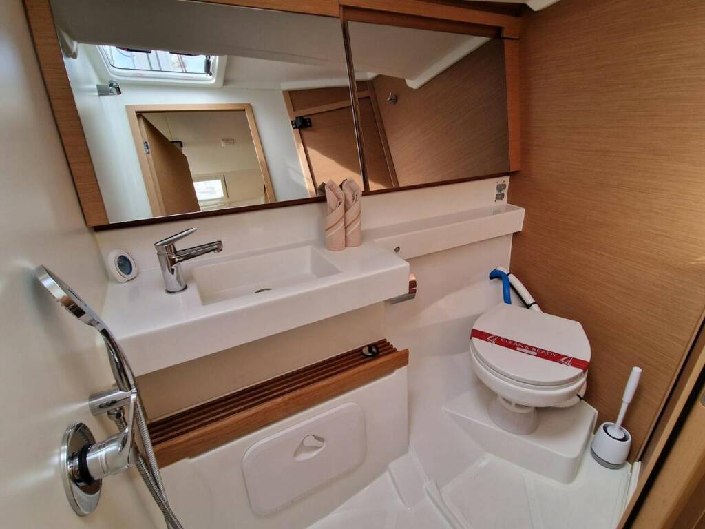 Sailing yacht Sun Odyssey 440 Koala II