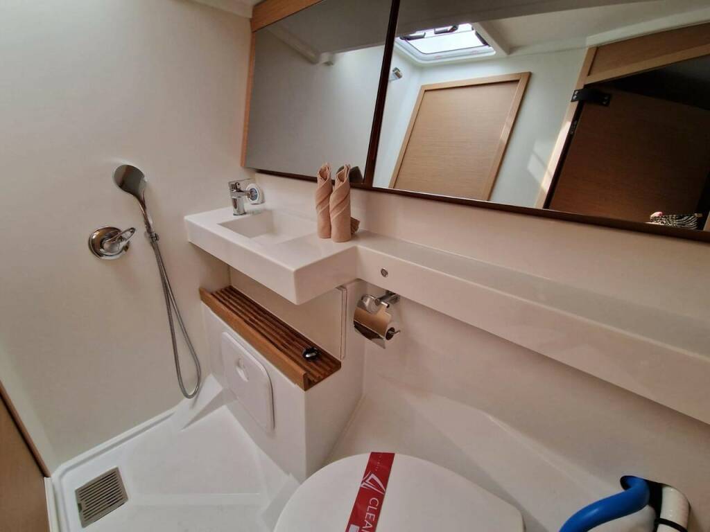 Sailing yacht Sun Odyssey 440 Koala II