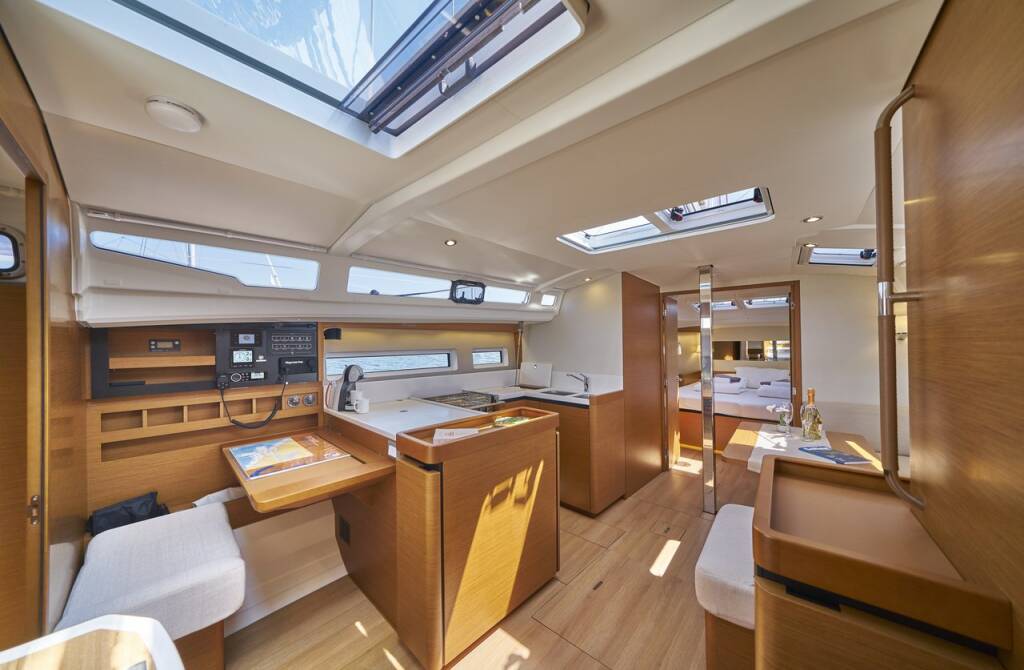 Sailing yacht Sun Odyssey 440 Lucia II