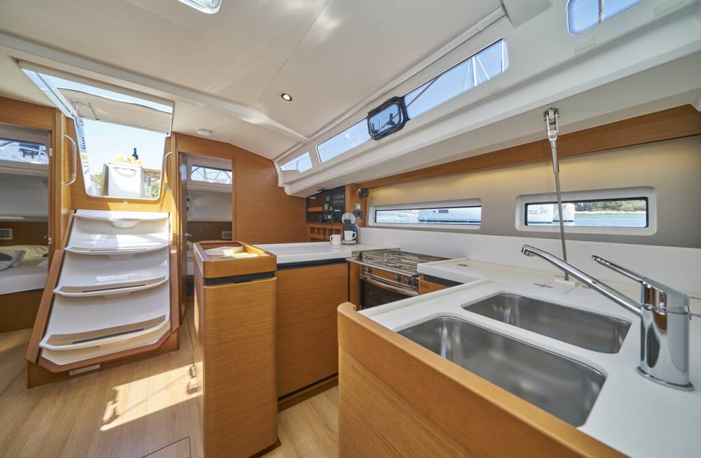Sailing yacht Sun Odyssey 440 Lucia II