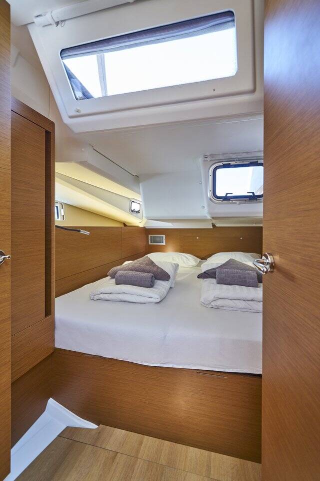 Sailing yacht Sun Odyssey 440 Lucia II