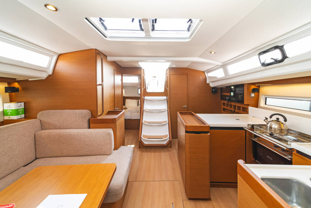 Sailing yacht Sun Odyssey 440 Lefkippi 