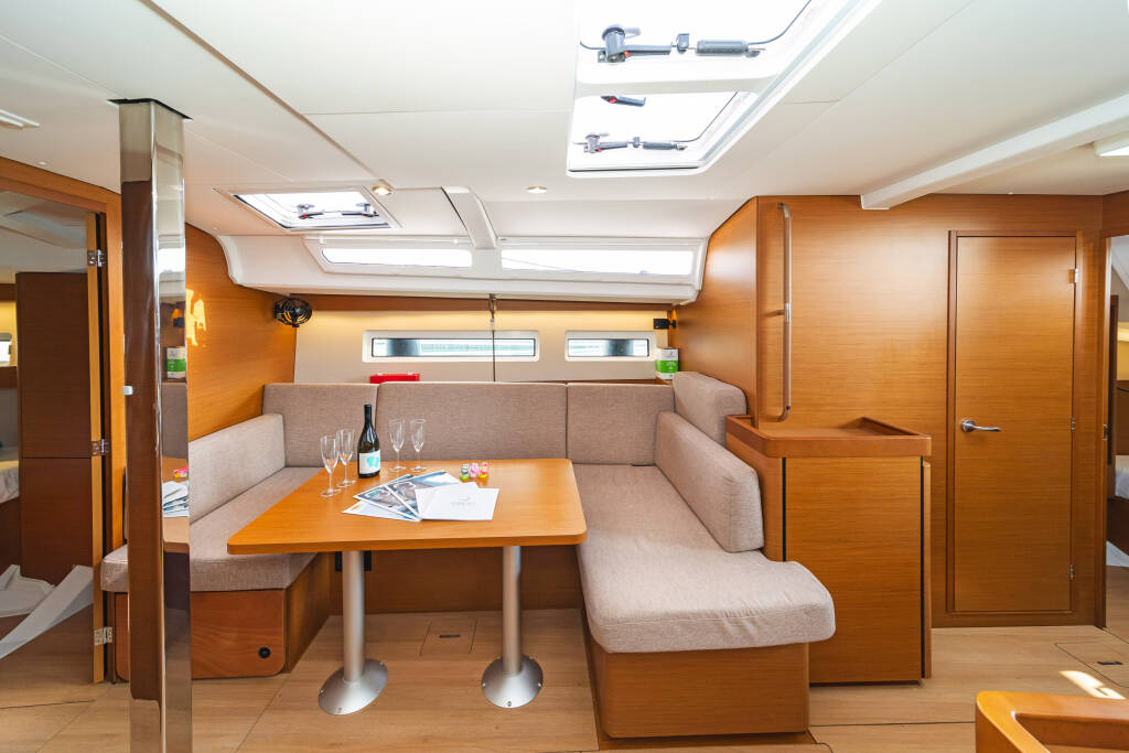 Sailing yacht Sun Odyssey 440 Lefkippi 